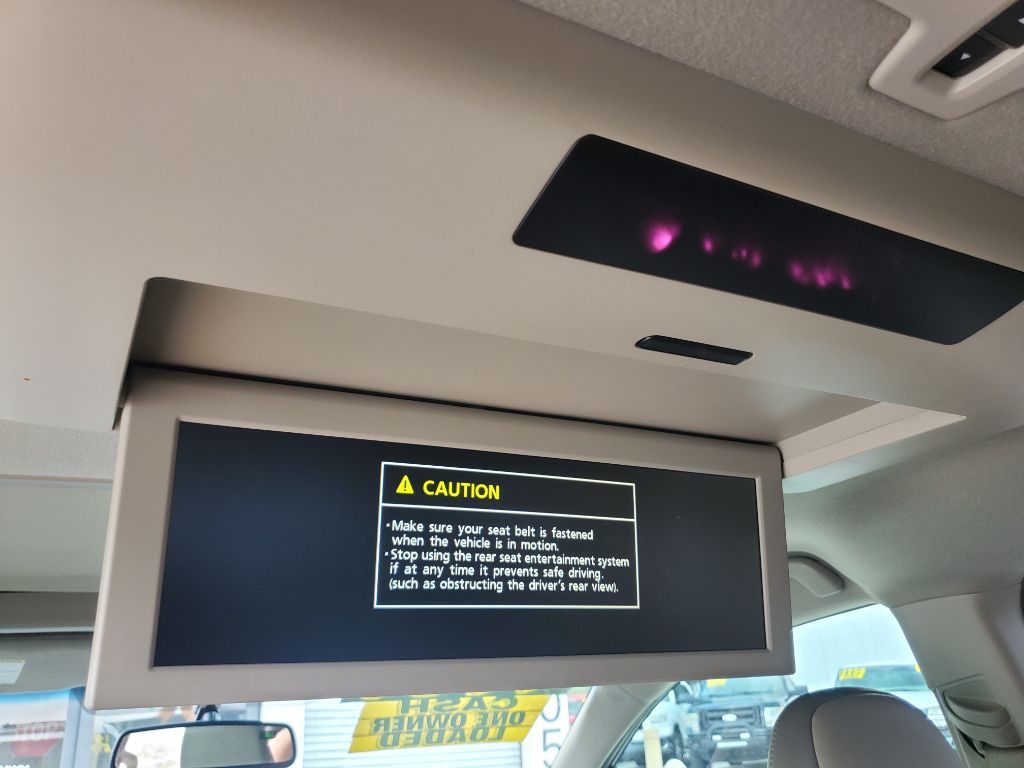 2014 Toyota Sienna - $9,750