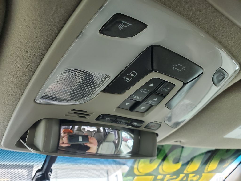 2014 Toyota Sienna - $9,750