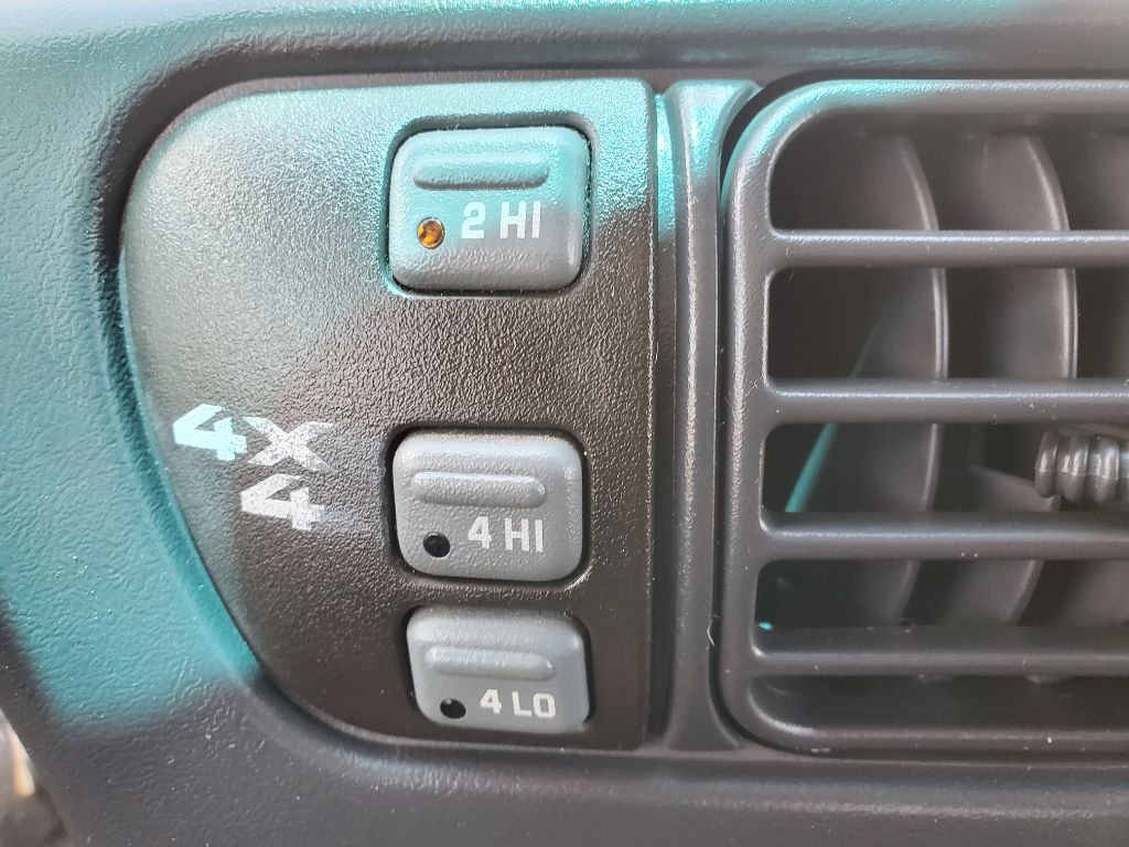 2002 Chevrolet S10 - $7,750