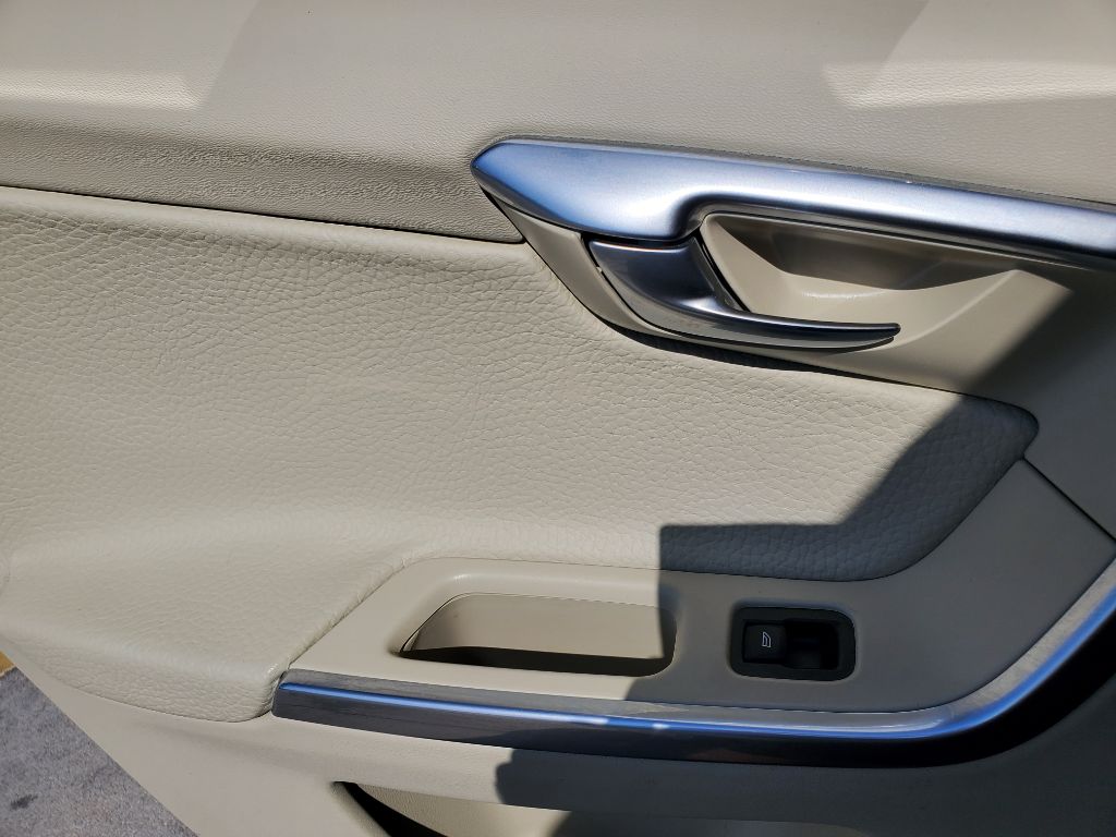 2013 Volvo XC60 - $8,750