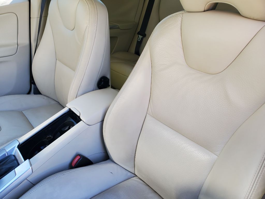 2013 Volvo XC60 - $8,750