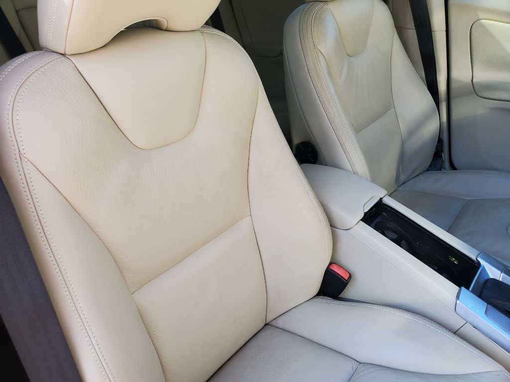2013 Volvo XC60 - $8,750