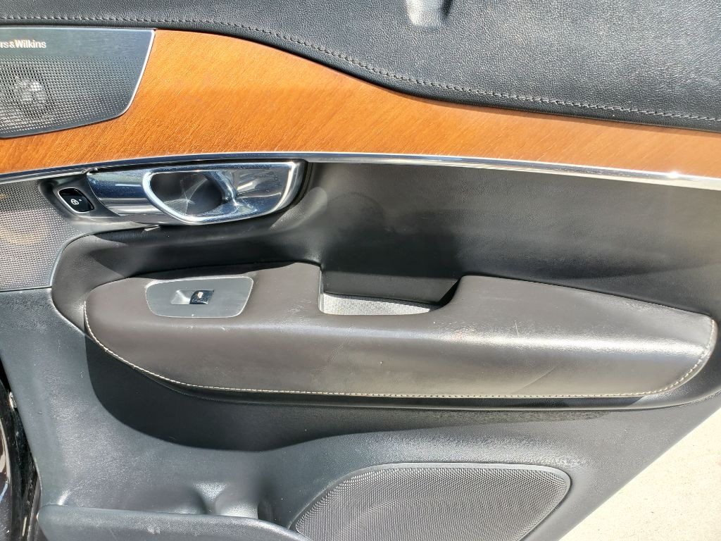 2016 Volvo XC90 - $12,750