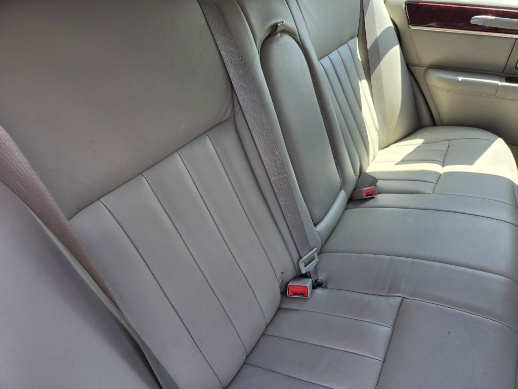 2003 Lincoln Town Car - $4,750