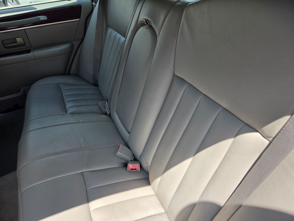 2003 Lincoln Town Car - $4,750