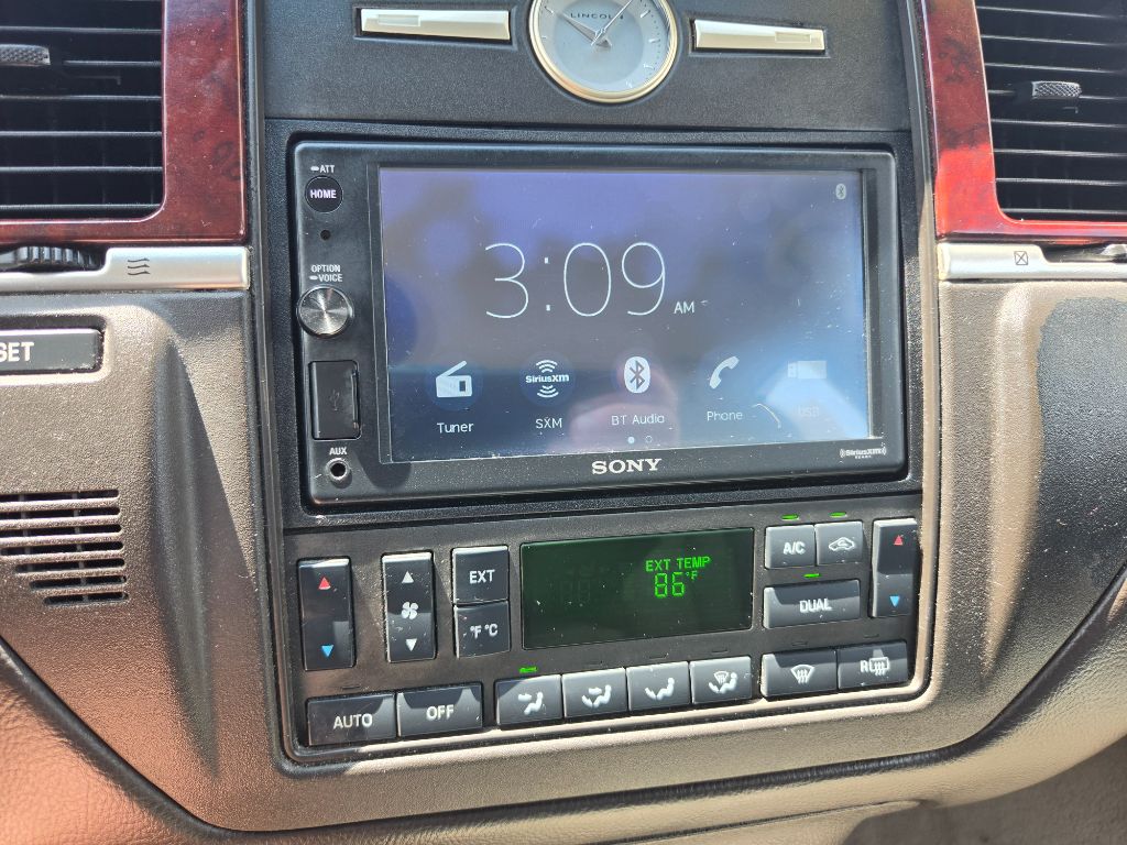 2003 Lincoln Town Car - $4,750