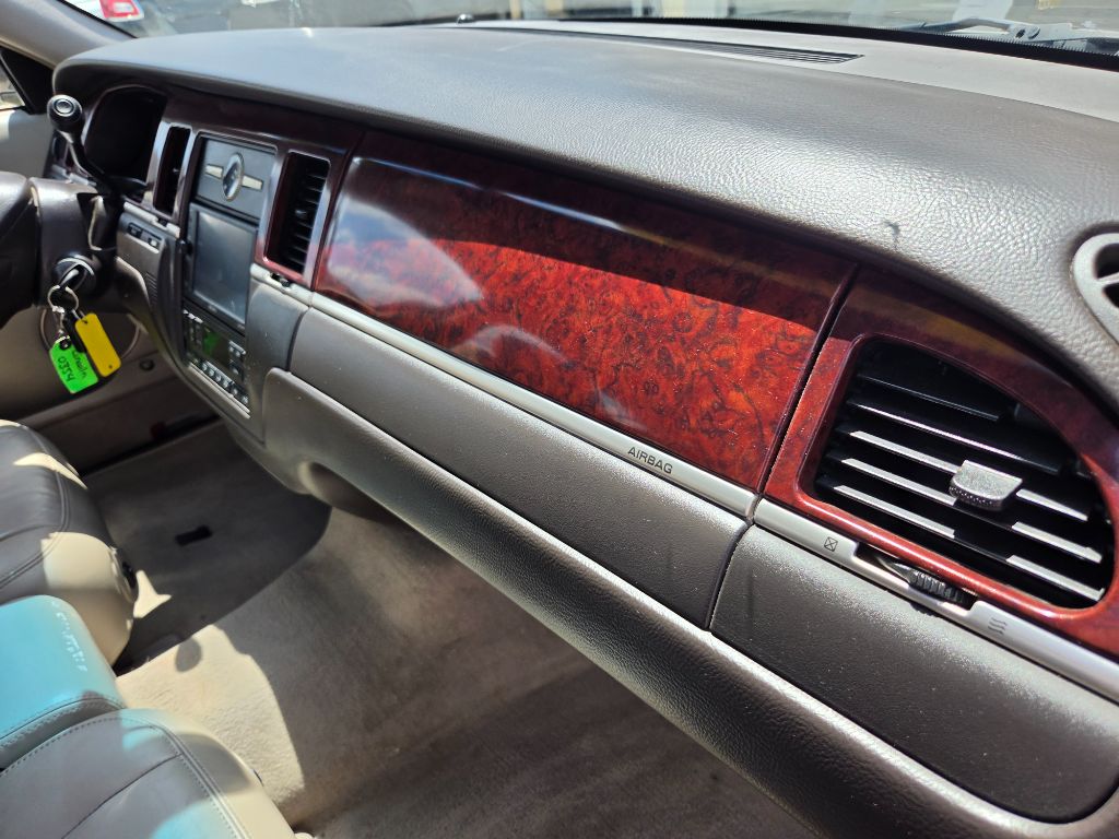 2003 Lincoln Town Car - $4,750
