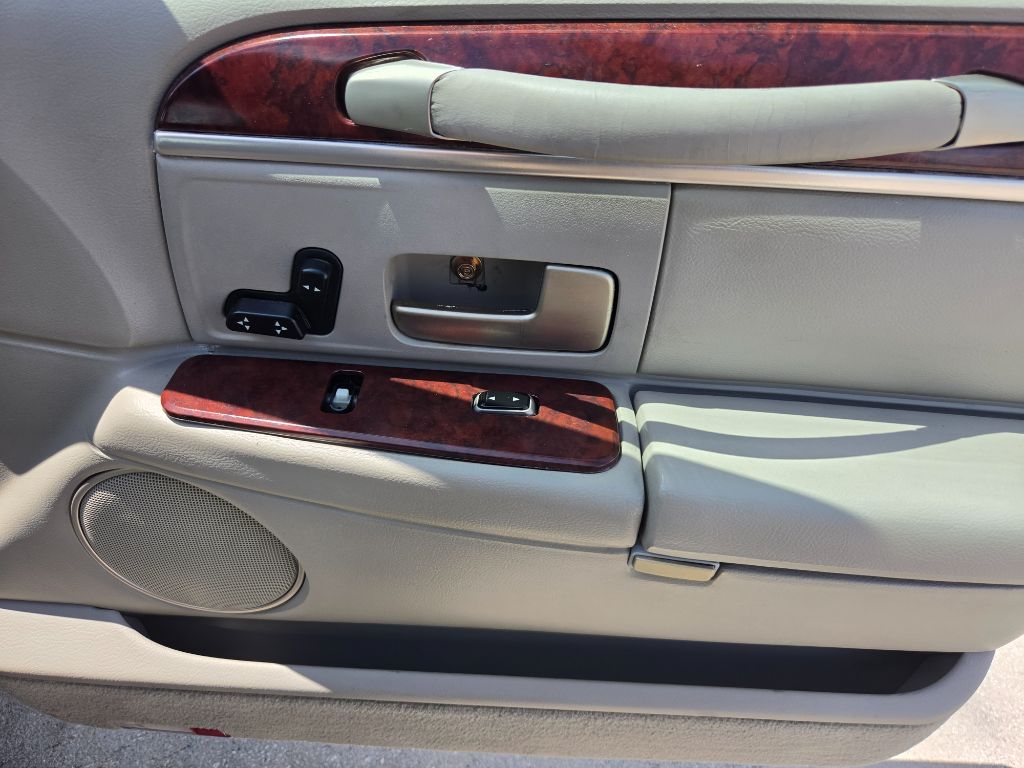 2003 Lincoln Town Car - $4,750