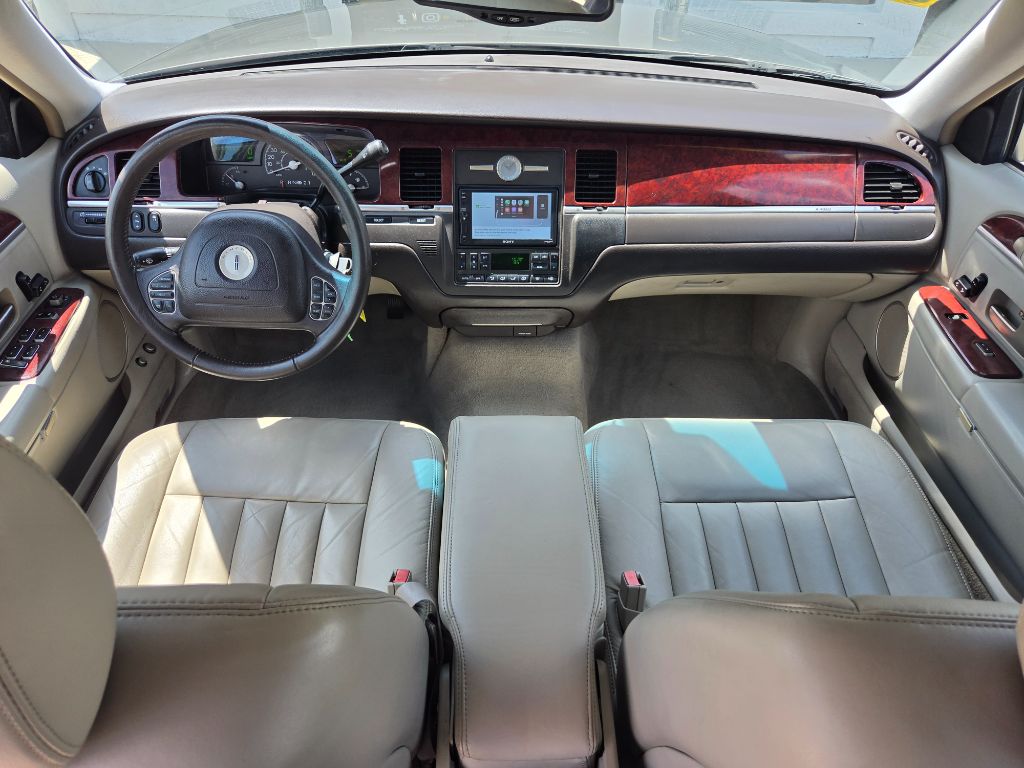 2003 Lincoln Town Car - $4,750