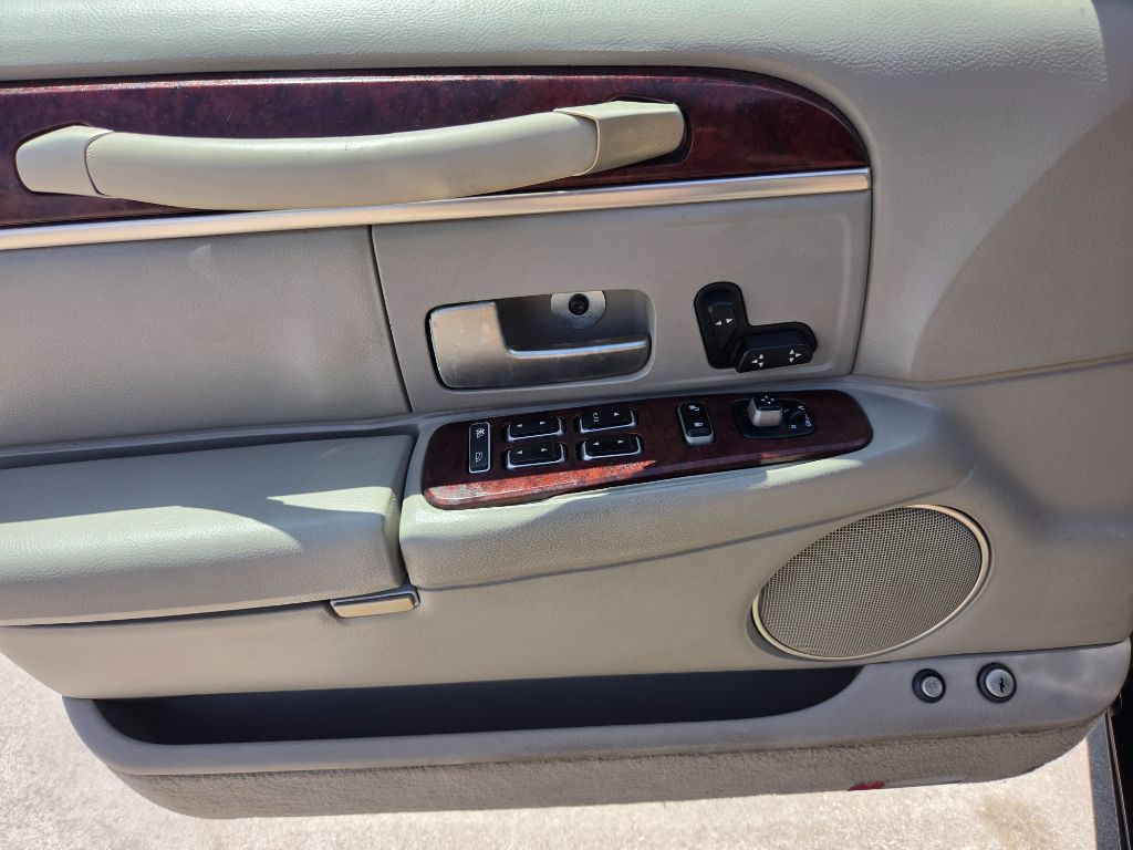 2003 Lincoln Town Car - $4,750