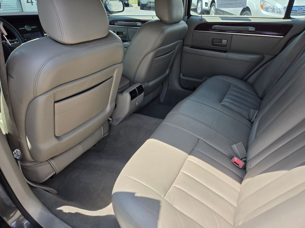 2003 Lincoln Town Car - $4,750