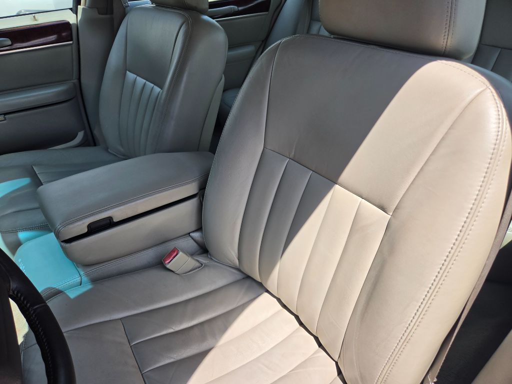 2003 Lincoln Town Car - $4,750