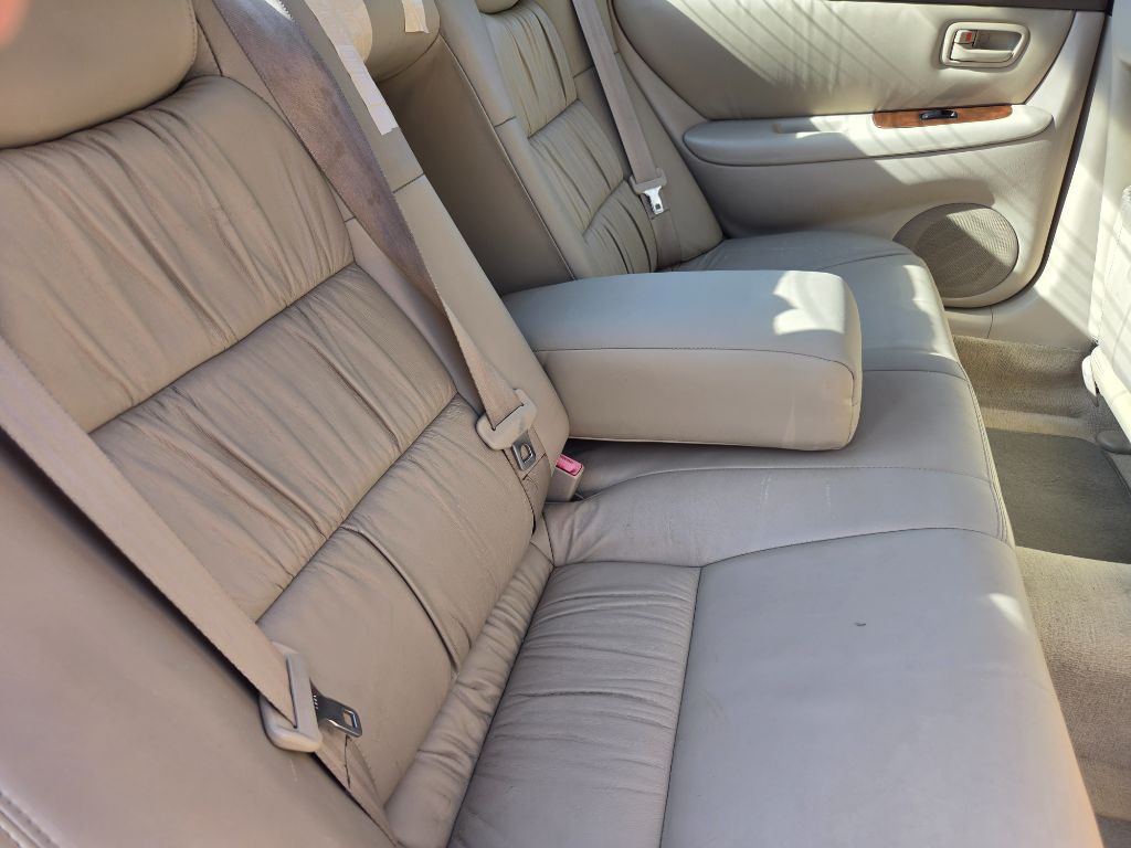 2001 Lexus ES - $3,750