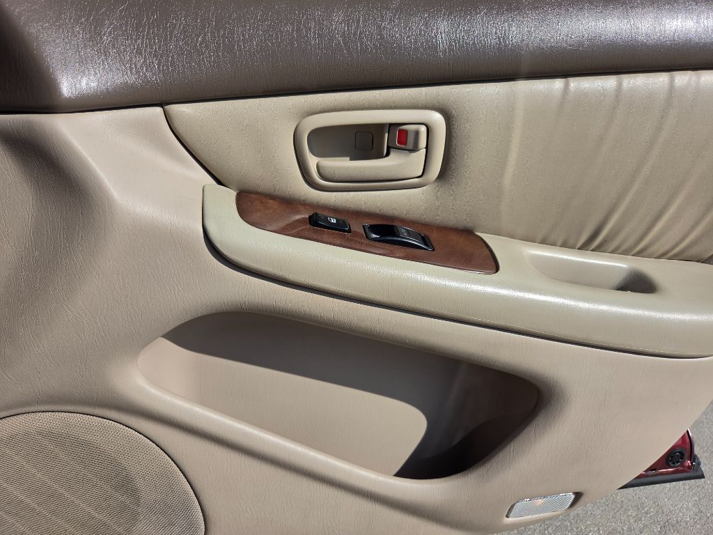 2001 Lexus ES - $3,750