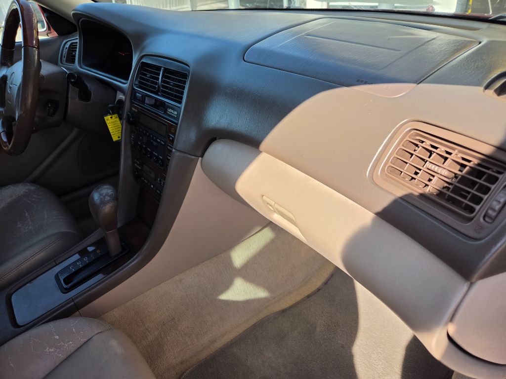 2001 Lexus ES - $3,750