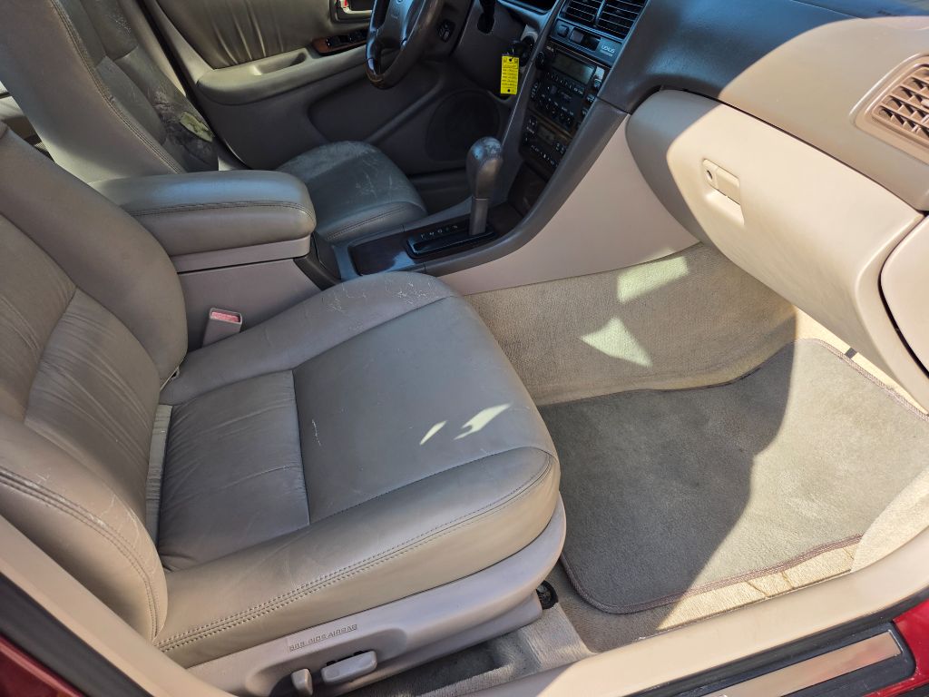 2001 Lexus ES - $3,750
