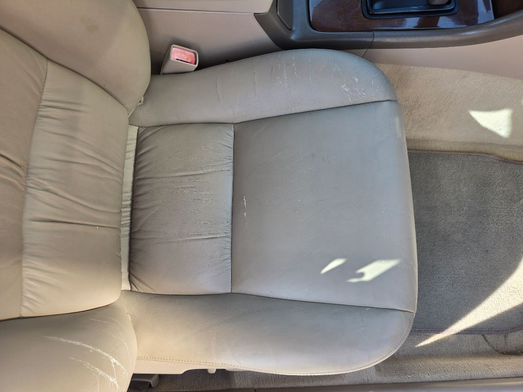 2001 Lexus ES - $3,750