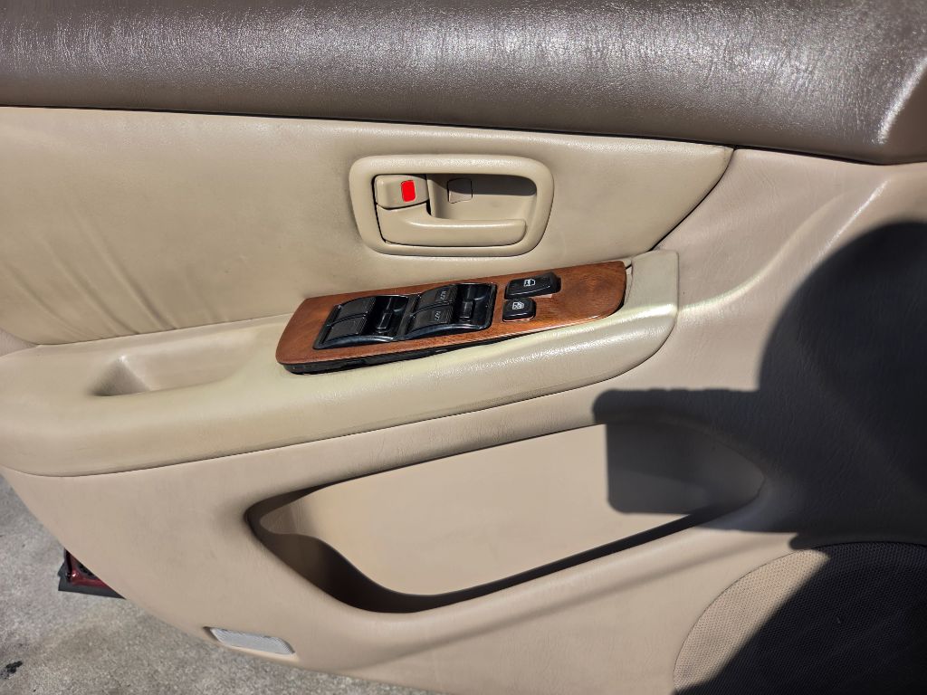 2001 Lexus ES - $3,750