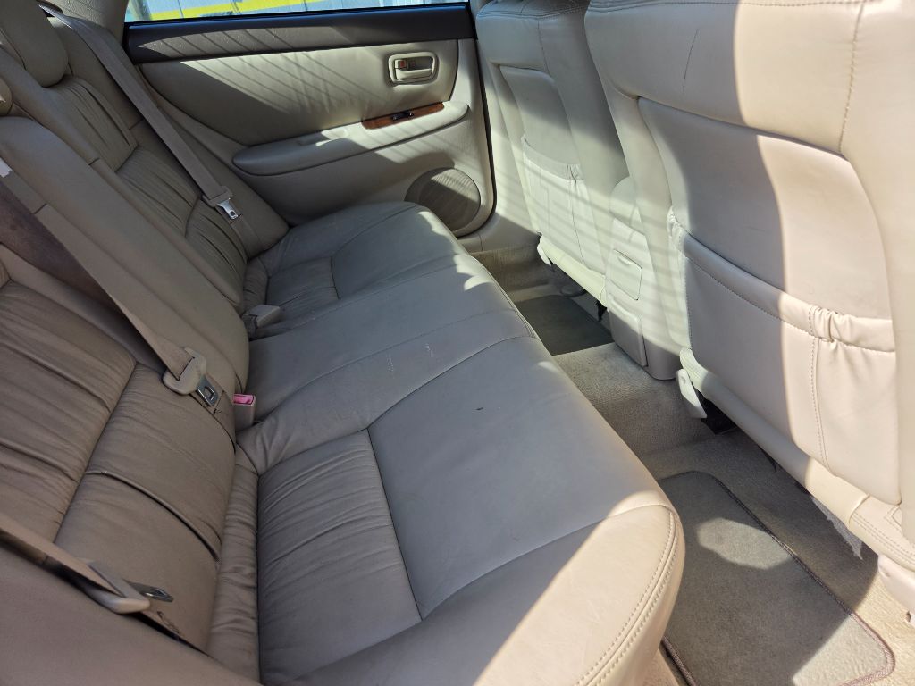 2001 Lexus ES - $3,750
