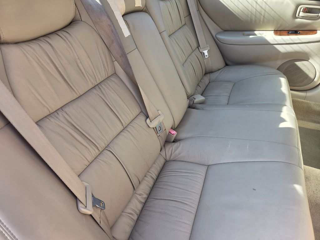 2001 Lexus ES - $3,750