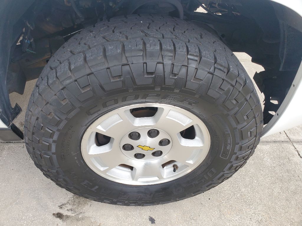 2011 Chevrolet Avalanche - $7,750
