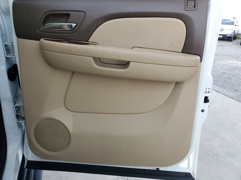 2011 Chevrolet Avalanche - $7,750