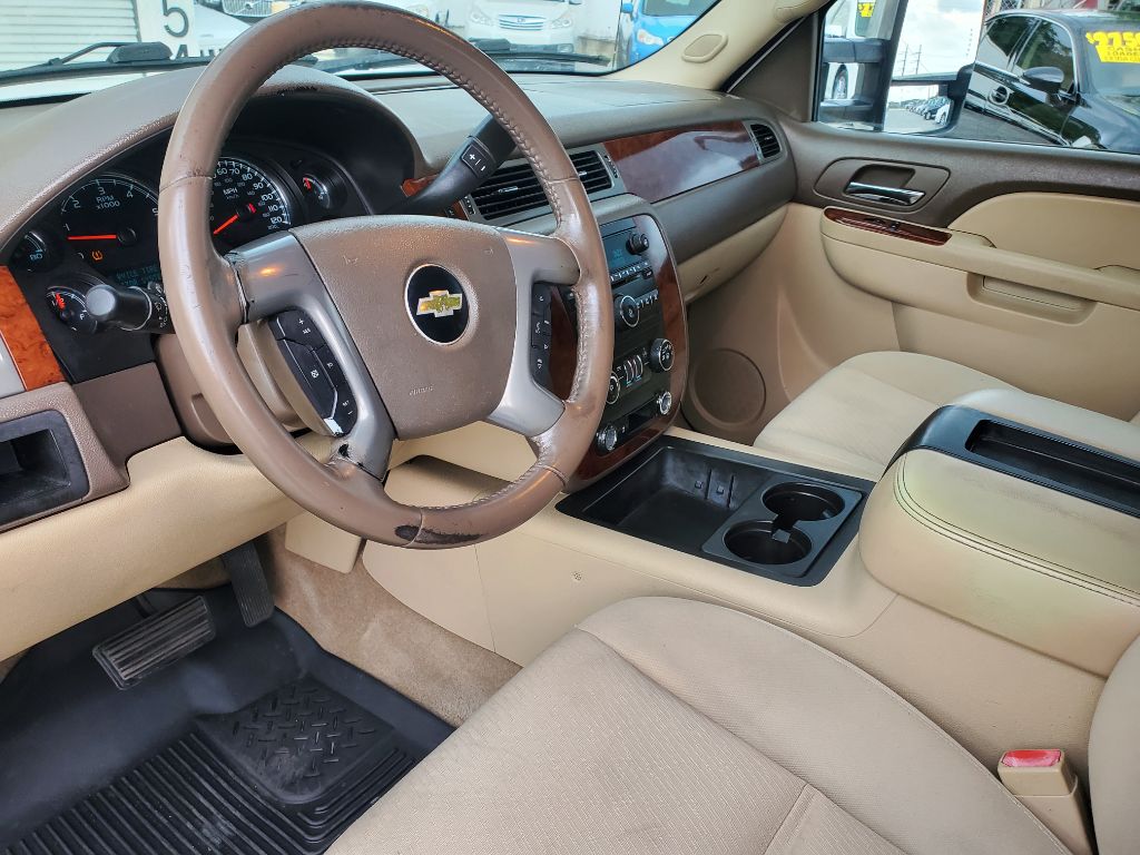 2011 Chevrolet Avalanche - $7,750