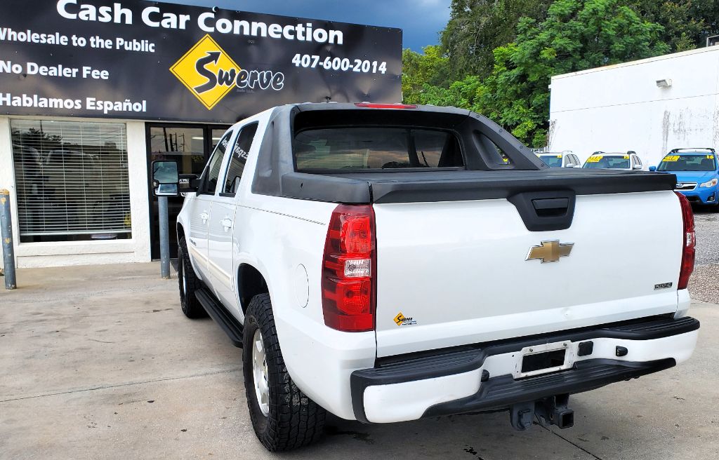 2011 Chevrolet Avalanche - $7,750