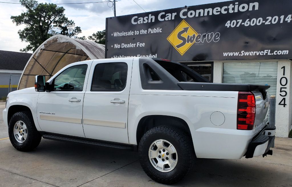 2011 Chevrolet Avalanche - $7,750