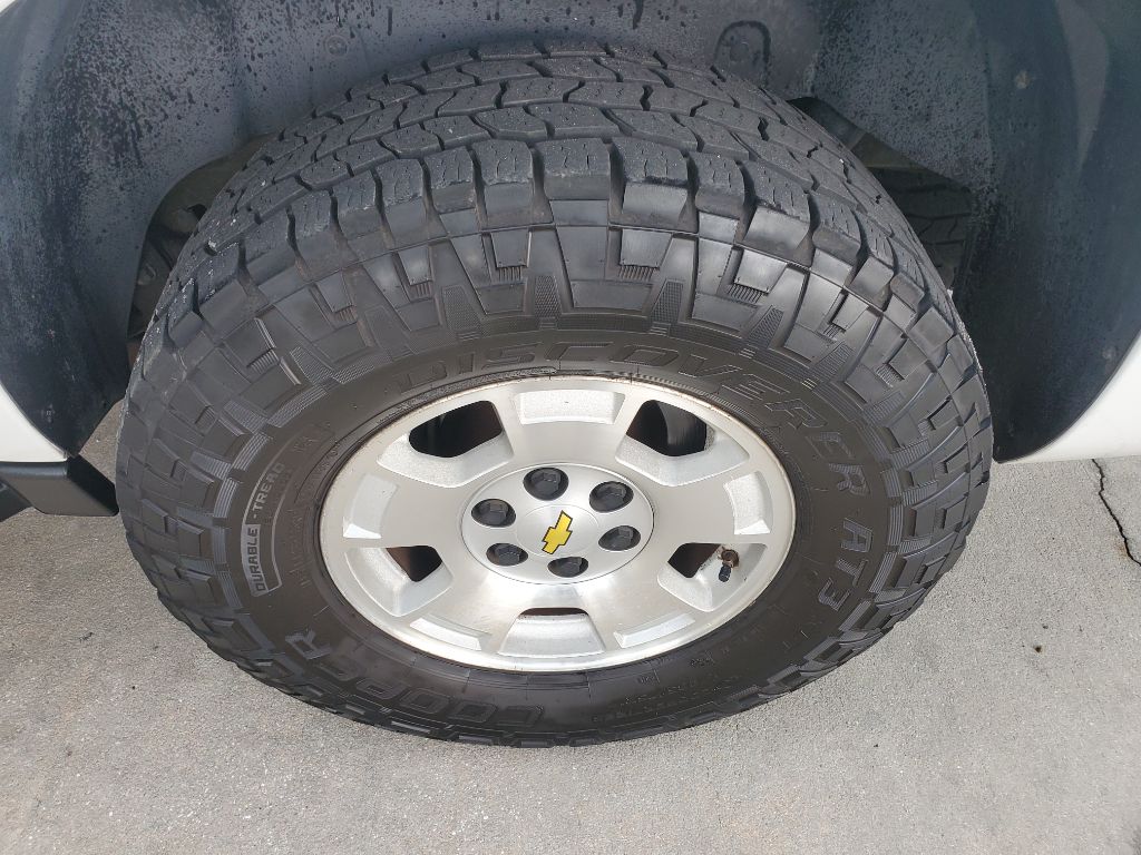 2011 Chevrolet Avalanche - $7,750