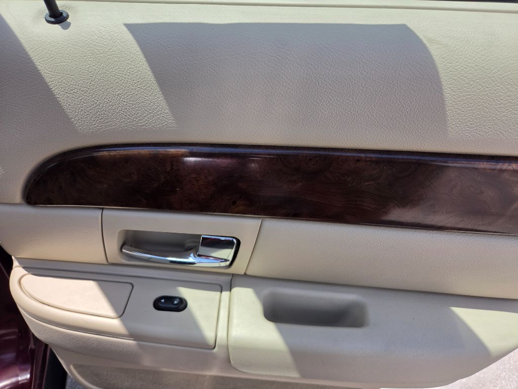 2008 Mercury Grand Marquis - $7,750