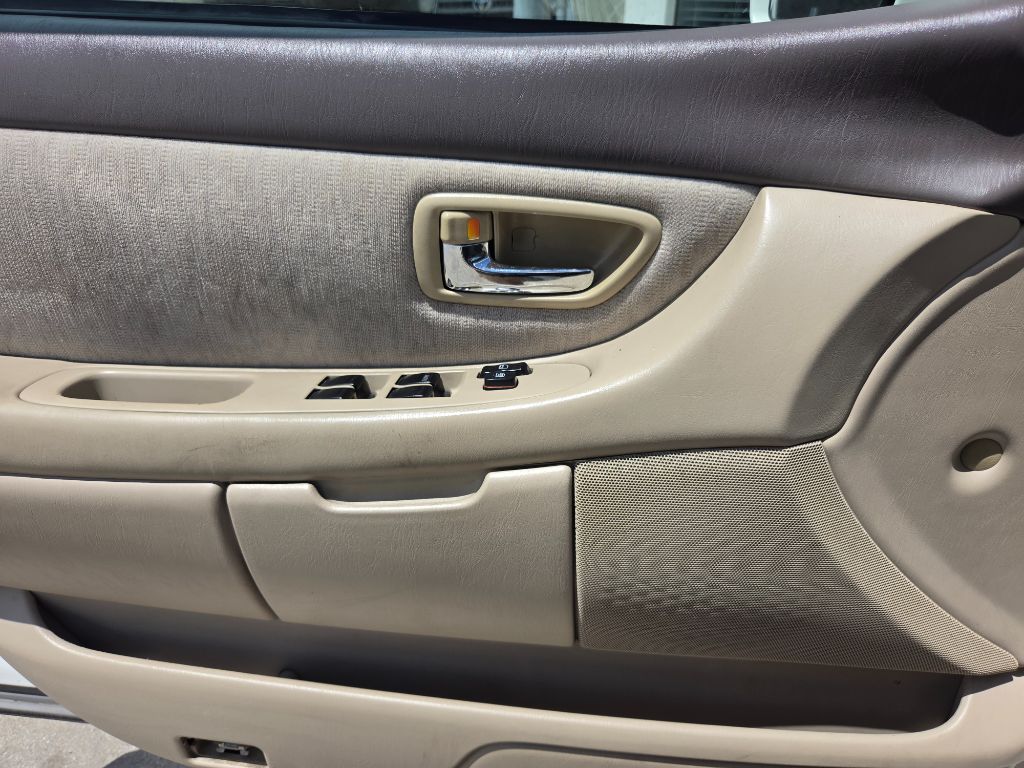 2001 Toyota Avalon - $3,750