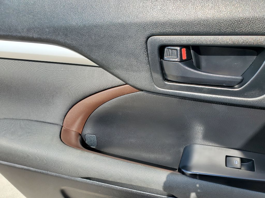 2019 Toyota Highlander - $14,750