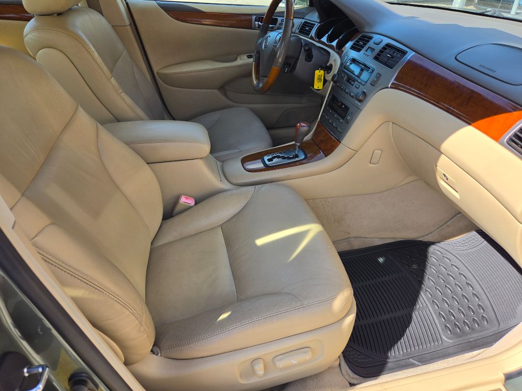 2005 Lexus ES - $5,250