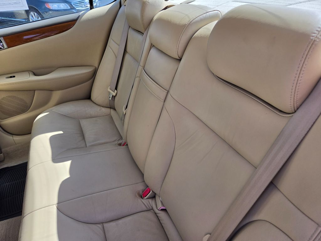 2005 Lexus ES - $5,250
