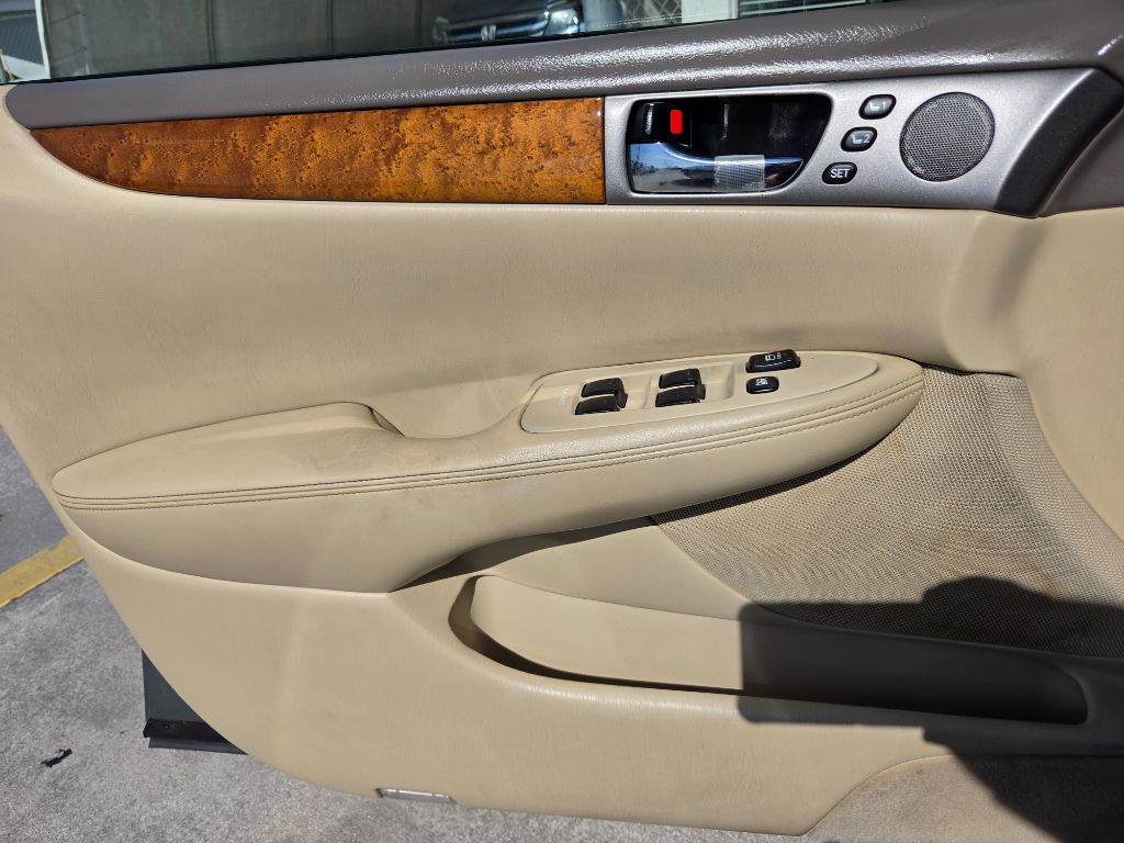 2005 Lexus ES - $5,250