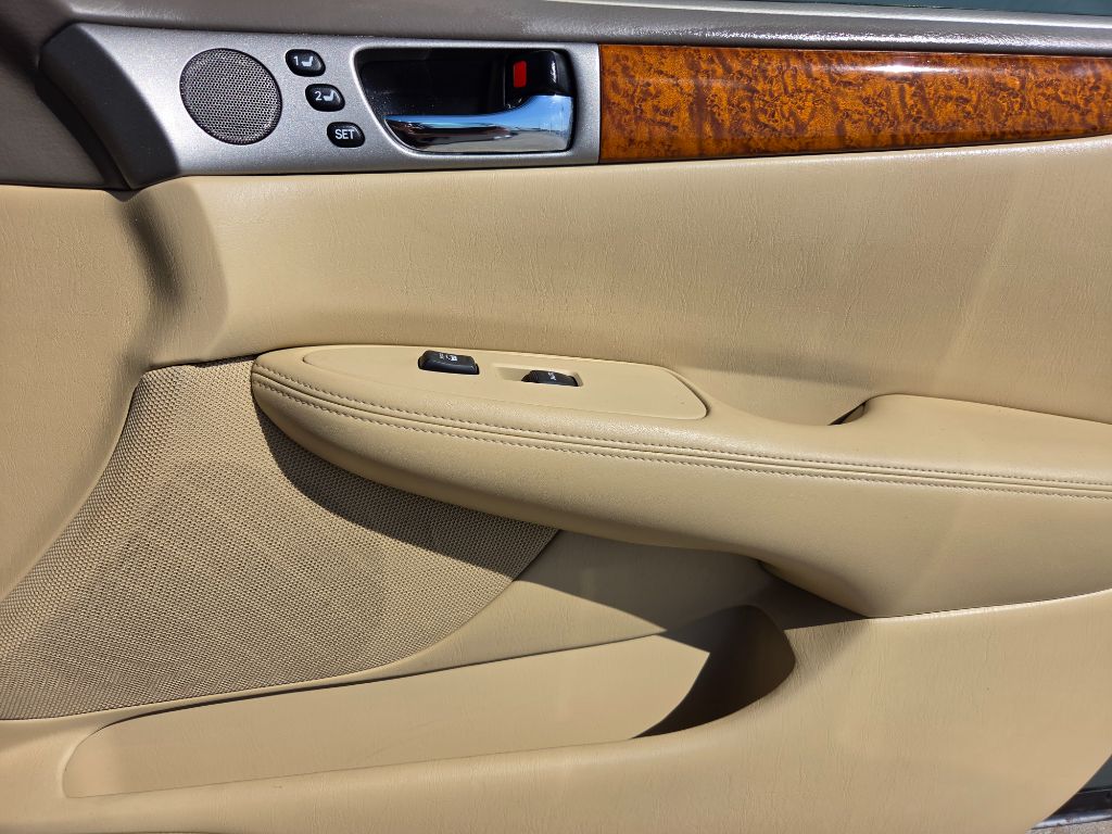 2005 Lexus ES - $5,250