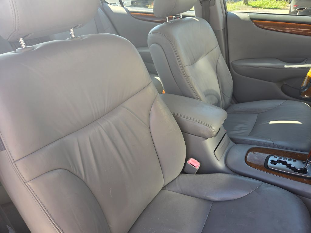 2005 Lexus ES - $6,750