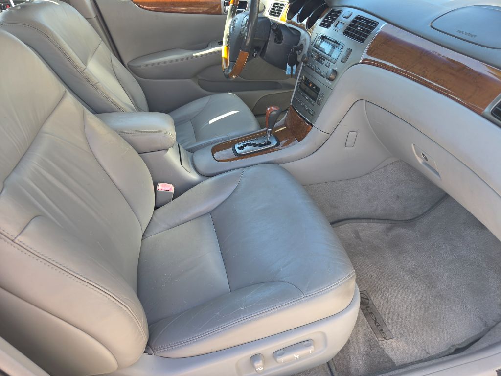 2005 Lexus ES - $6,750