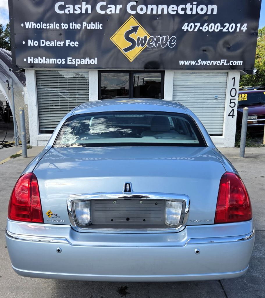 2005 Lincoln Town Car - $7,750