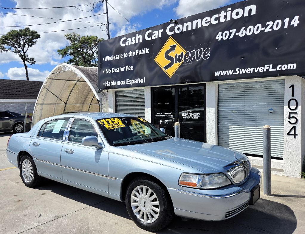 2005 Lincoln Town Car - $7,750