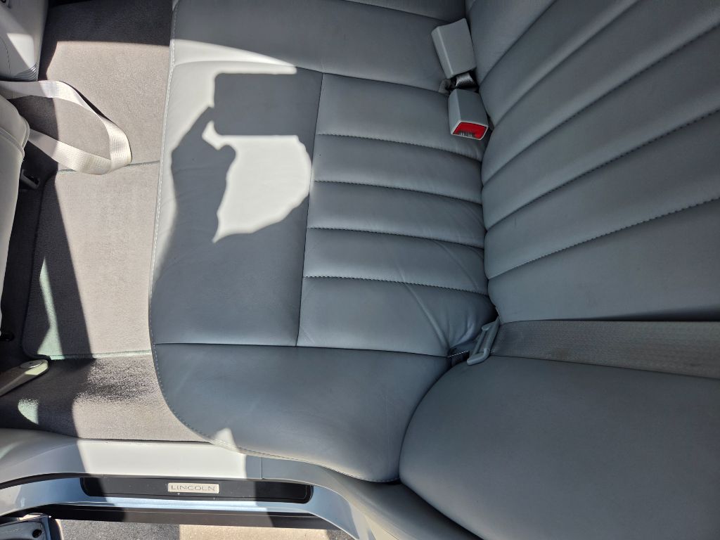 2005 Lincoln Town Car - $7,750