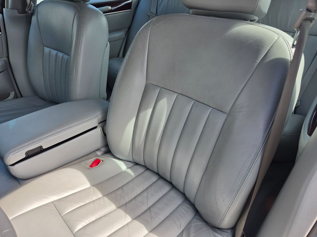 2005 Lincoln Town Car - $7,750