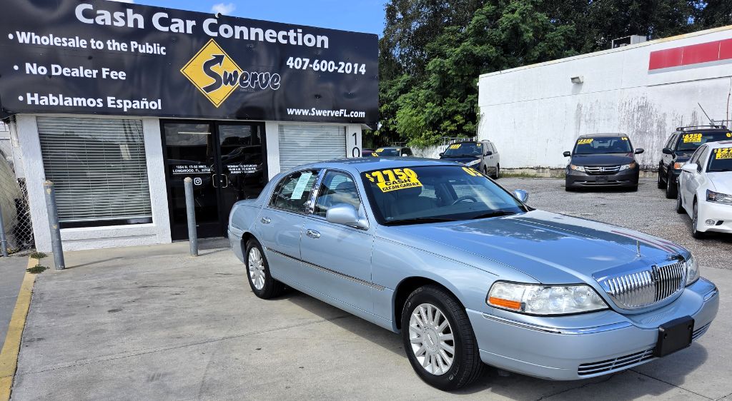 2005 Lincoln Town Car - $7,750
