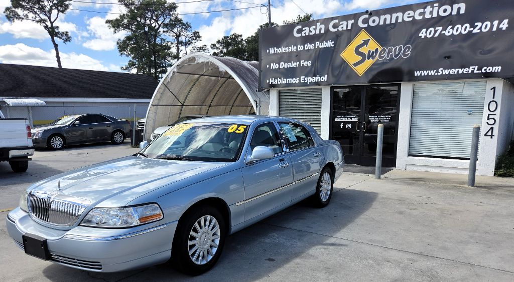 2005 Lincoln Town Car - $7,750
