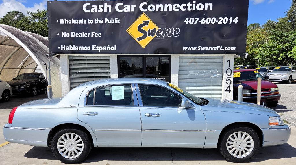 2005 Lincoln Town Car - $7,750