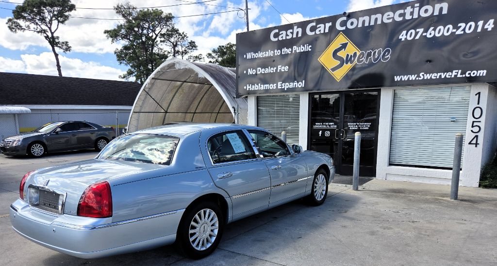 2005 Lincoln Town Car - $7,750