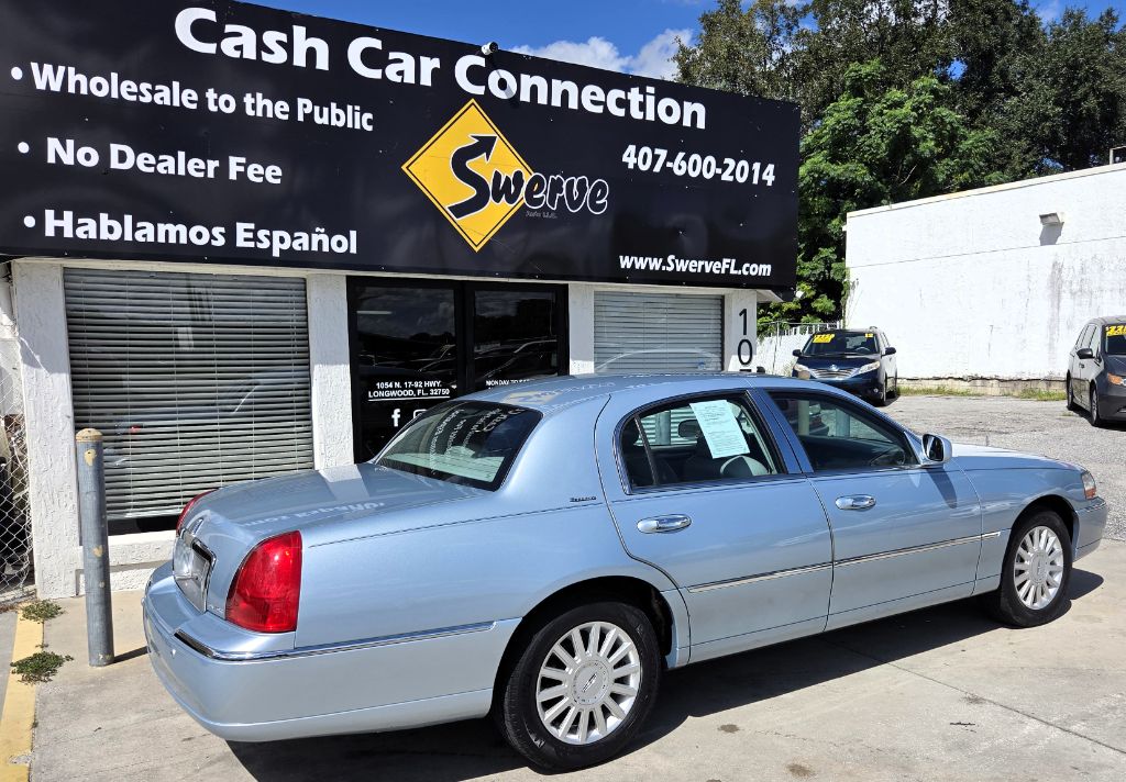 2005 Lincoln Town Car - $7,750