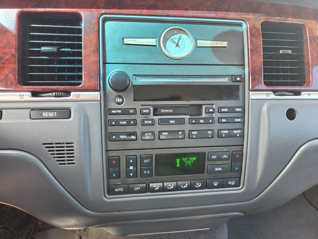 2005 Lincoln Town Car - $7,750