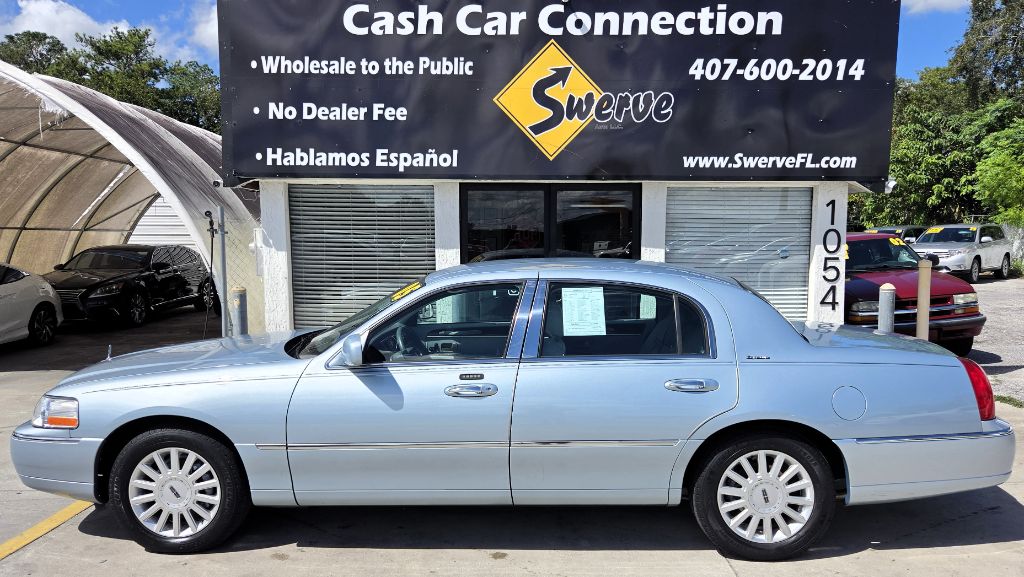 2005 Lincoln Town Car - $7,750